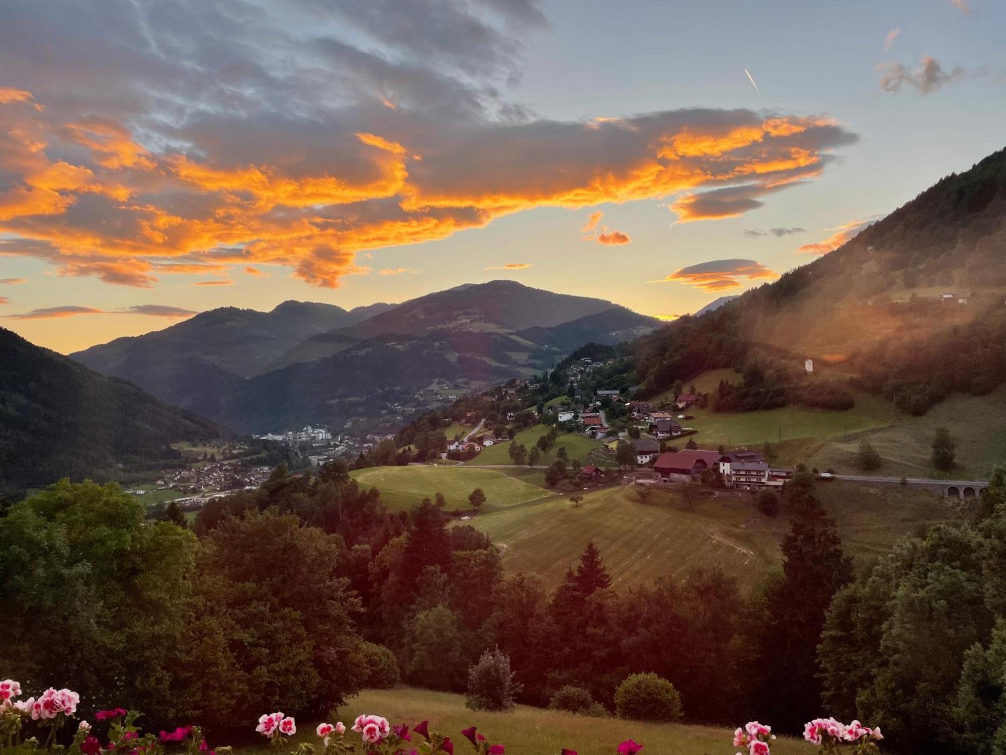 Landhaus Schoenblick Radenthein Bagian luar foto